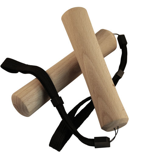 Wandelstokjes tintelende handen tijdens wandelen